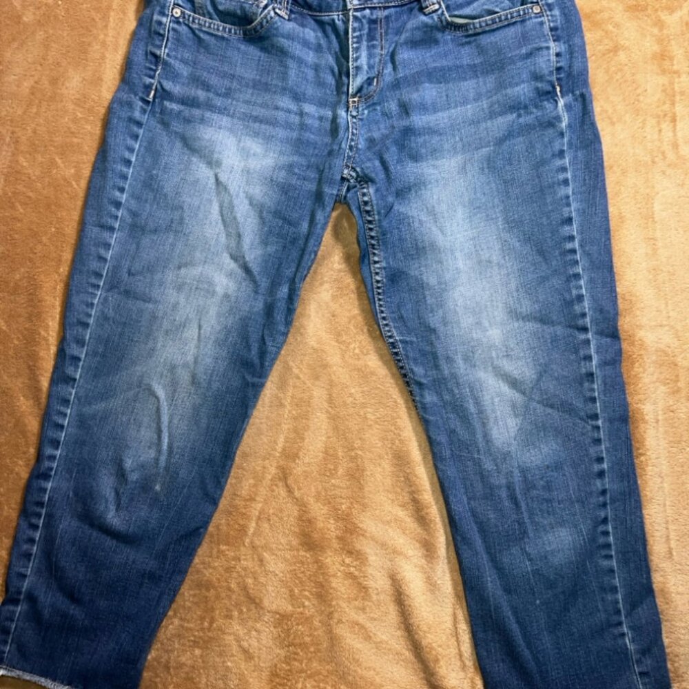 Arizona Jeans Women 9 Blue Denim White Wash Raw Hem Slim Stretch Capris‎